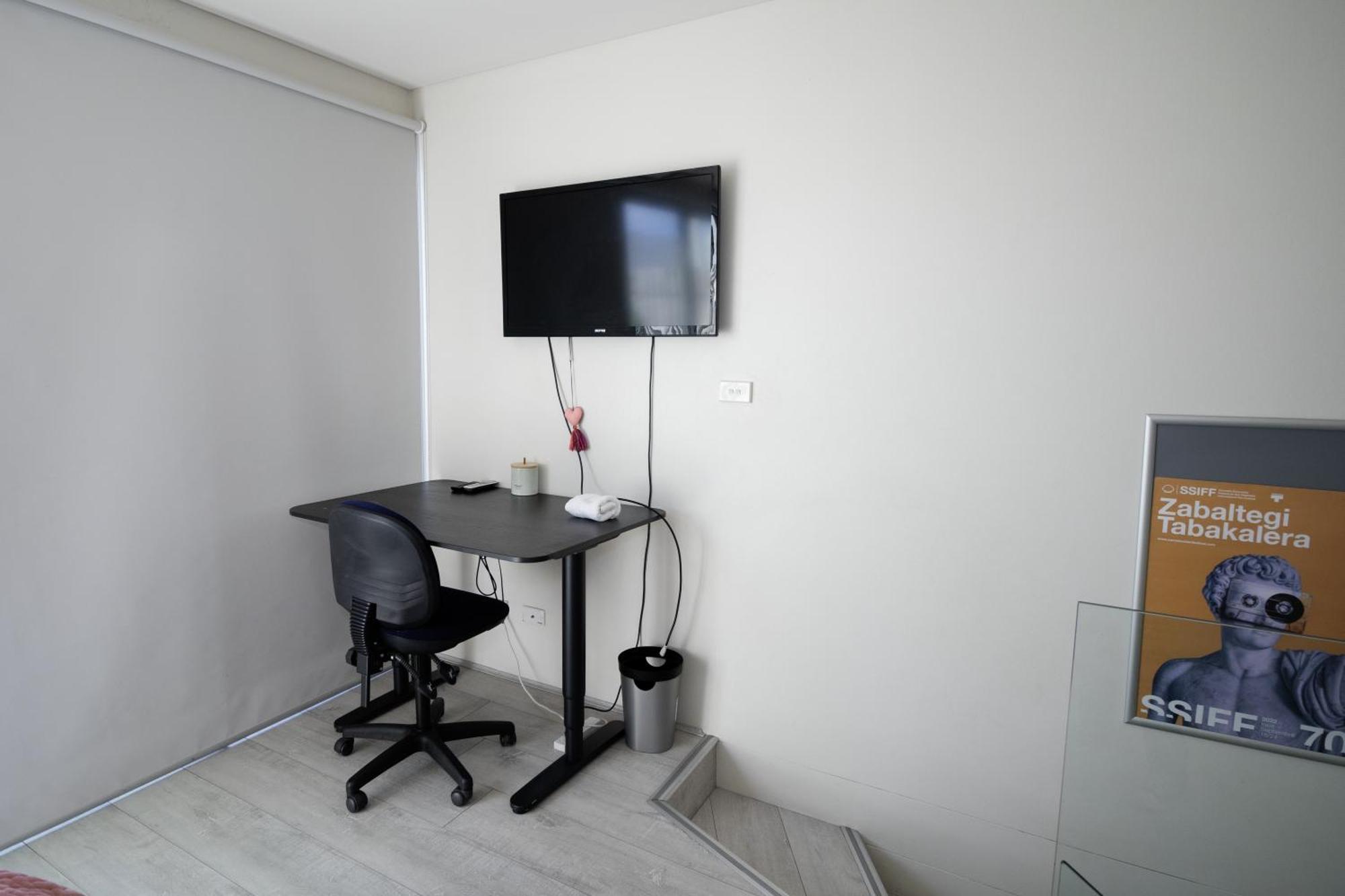 1 Bed Loft Apartment, Double Patio, Secure Sydney