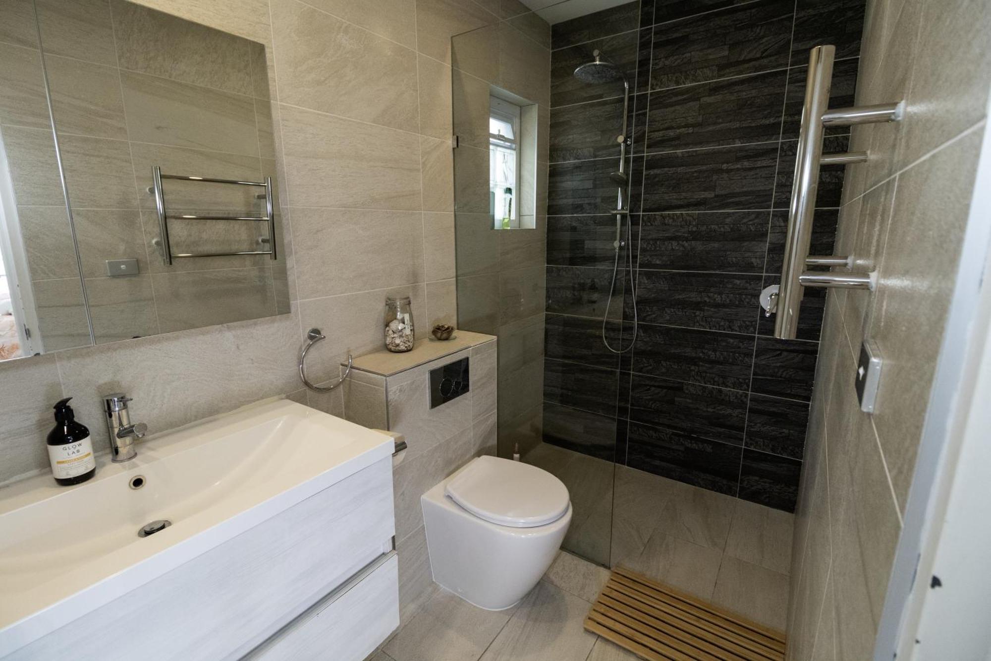 1 Bed Loft Apartment, Double Patio, Secure Sydney