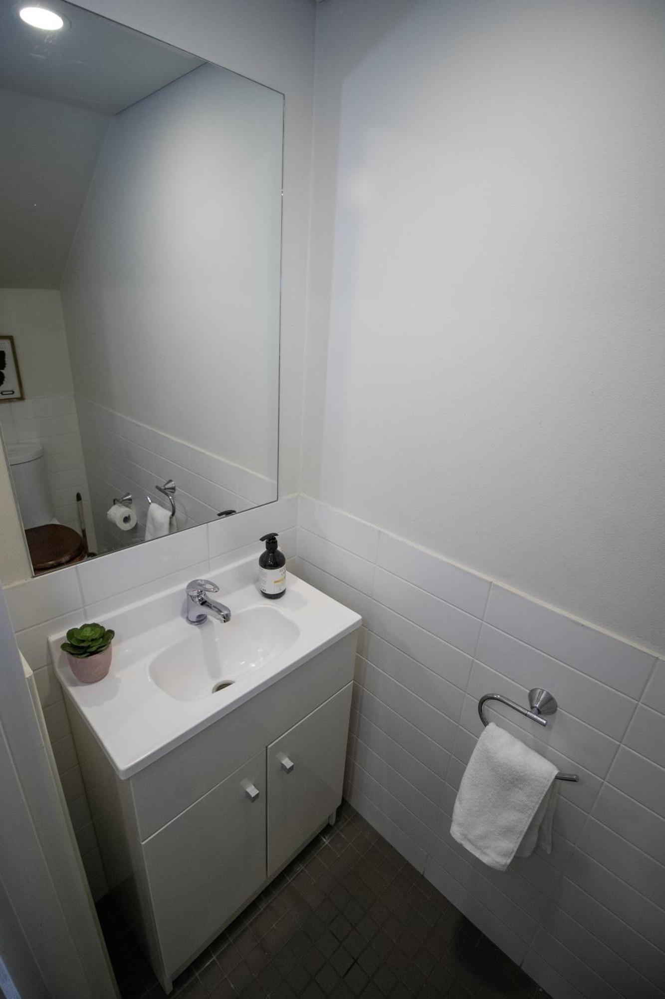 Apartment 1 Bed Loft Apartment, Double Patio, Secure Sydney