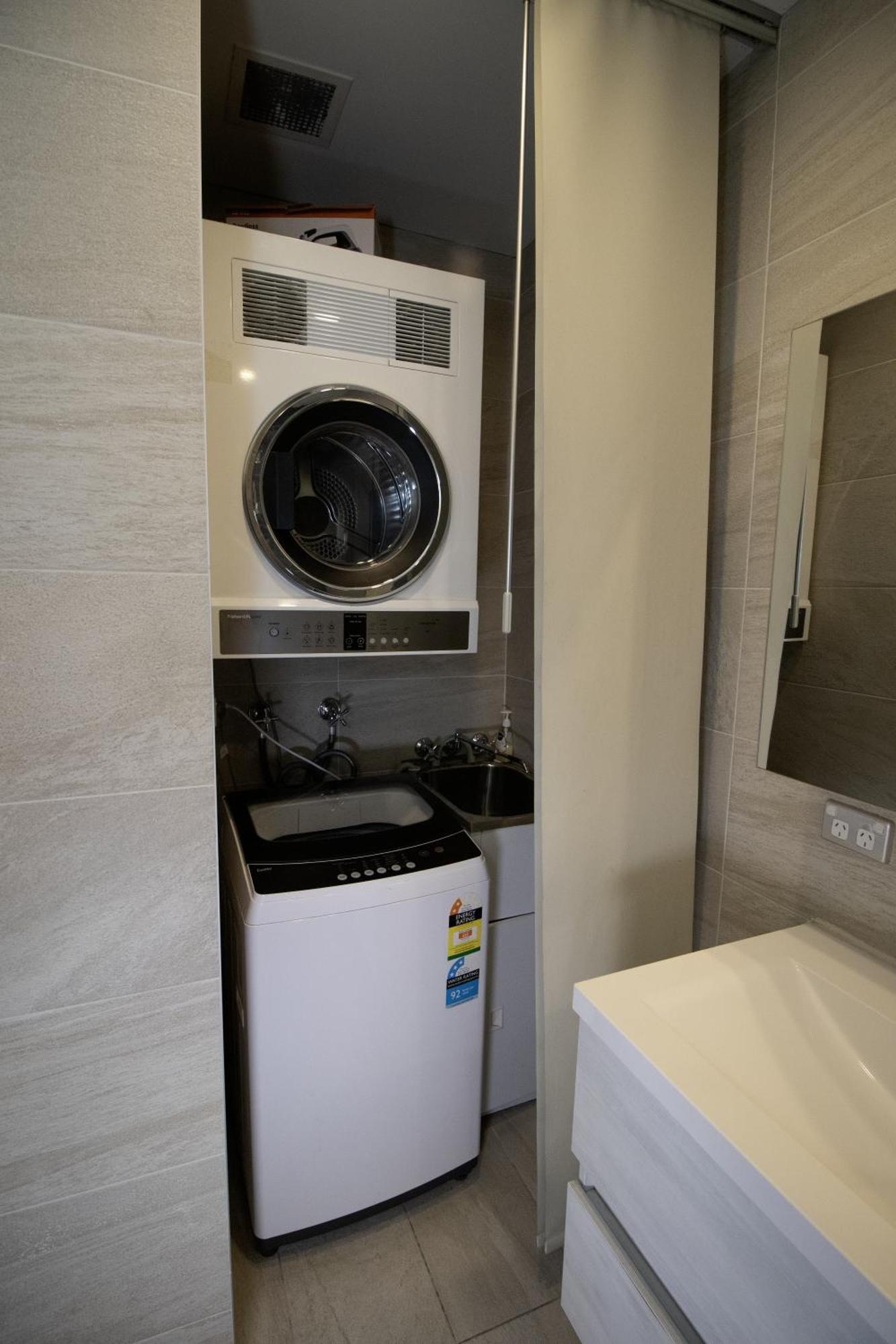 1 Bed Loft Apartment, Double Patio, Secure Sydney