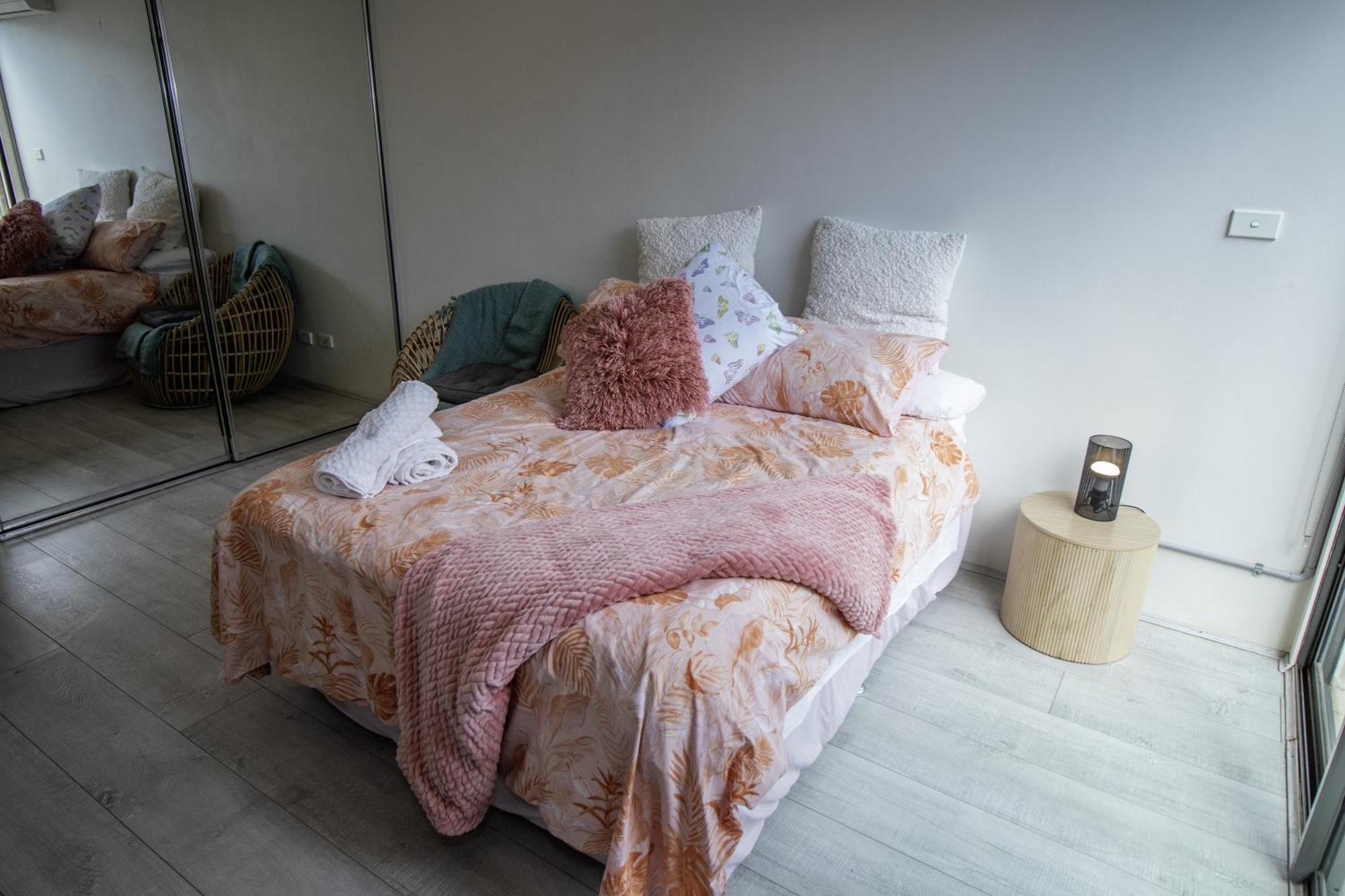 Apartment 1 Bed Loft Apartment, Double Patio, Secure