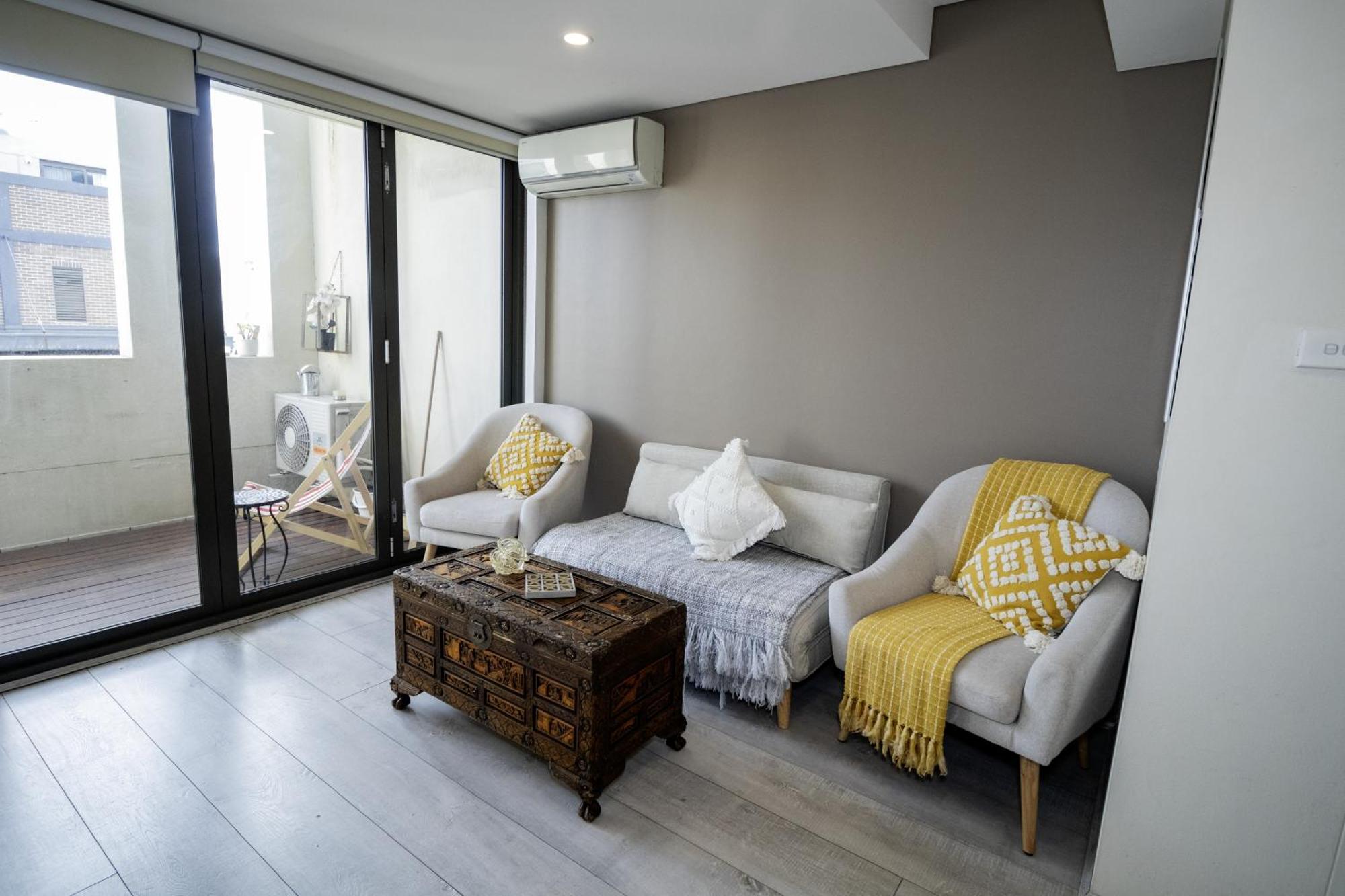 1 Bed Loft Apartment, Double Patio, Secure *