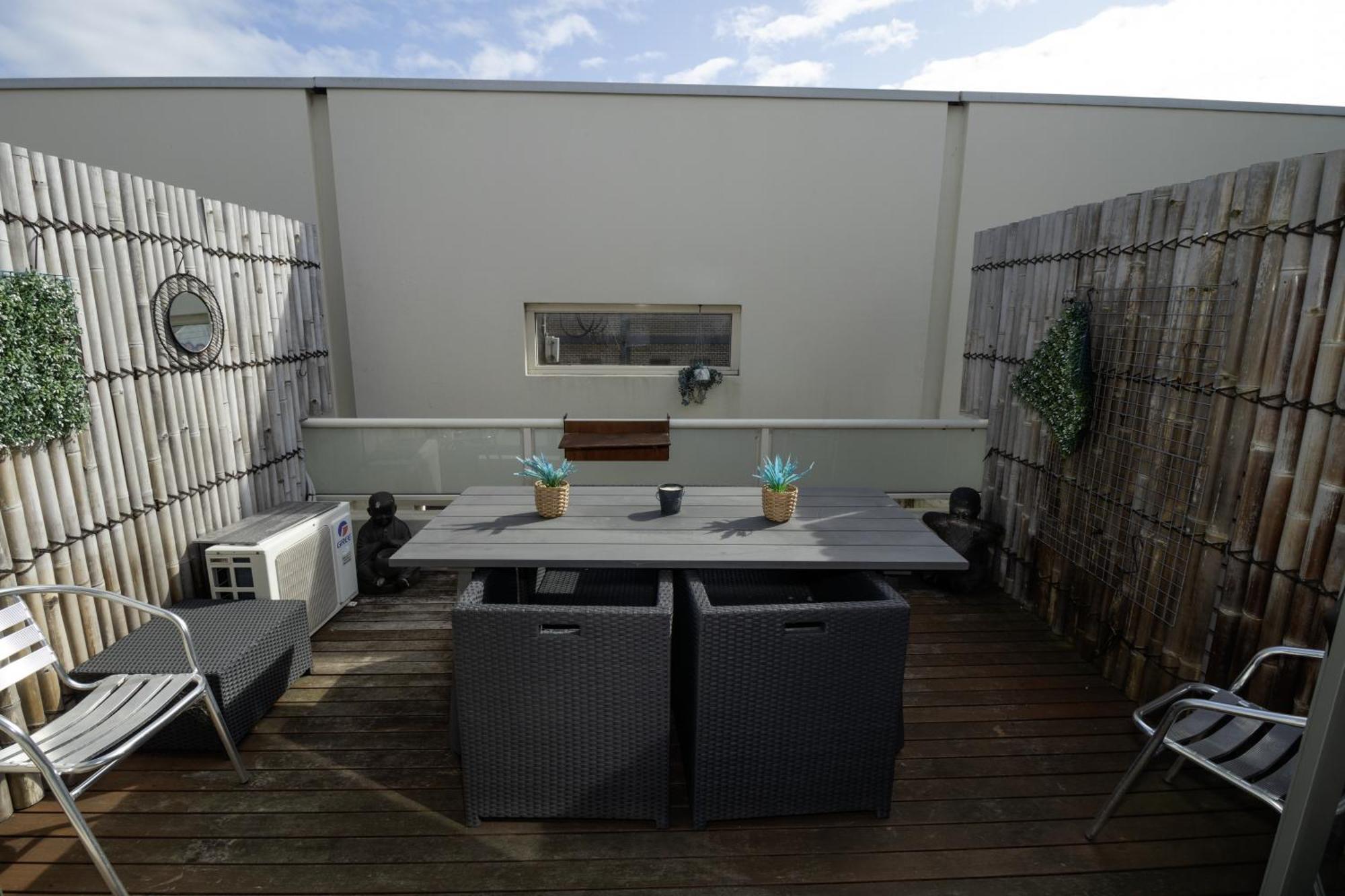 1 Bed Loft Apartment, Double Patio, Secure Sydney